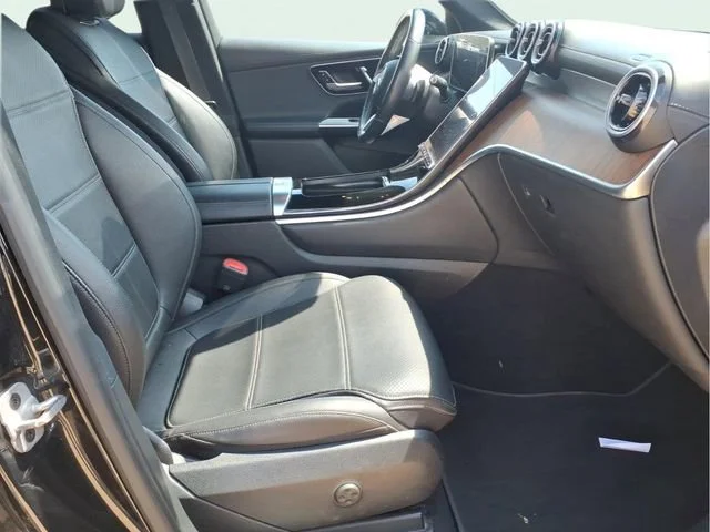 Used 2023  Mercedes-Benz GLC 300 image 23