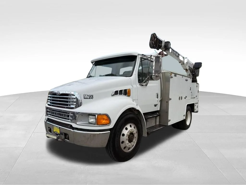 Used 2005 White Sterling ACTERRA image 2