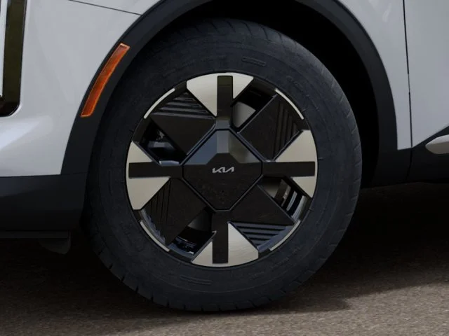 New 2027 Snow White Pearl Kia LX image 9