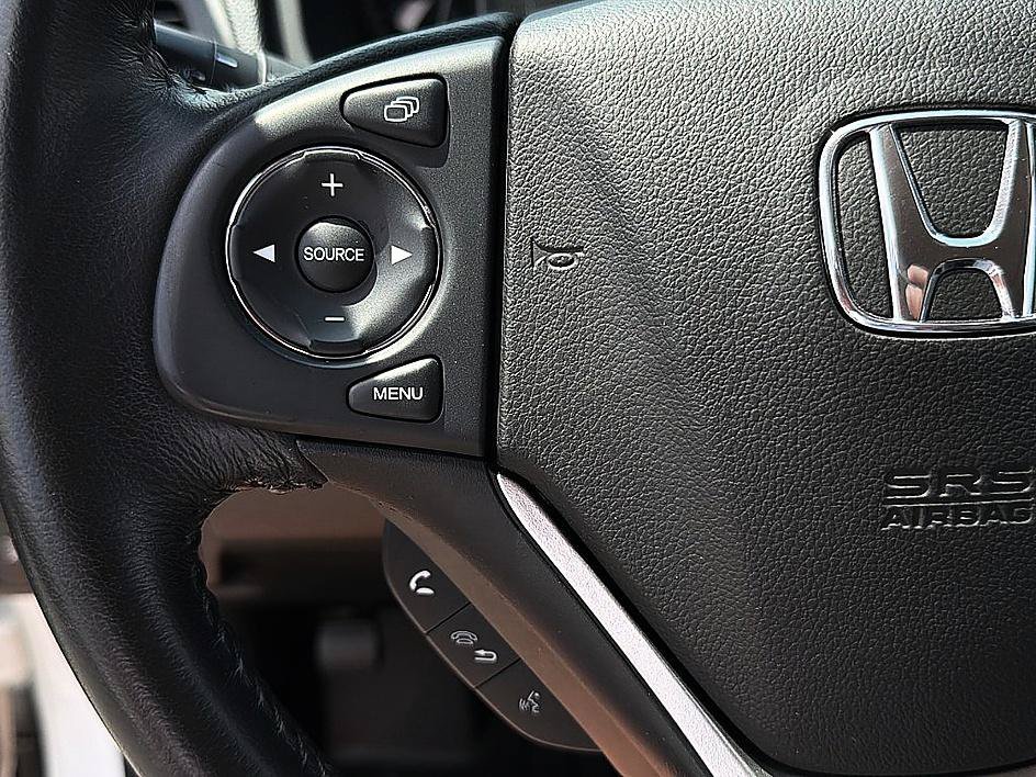 Used 2016 Diamond White Pearl Honda Touring image 17
