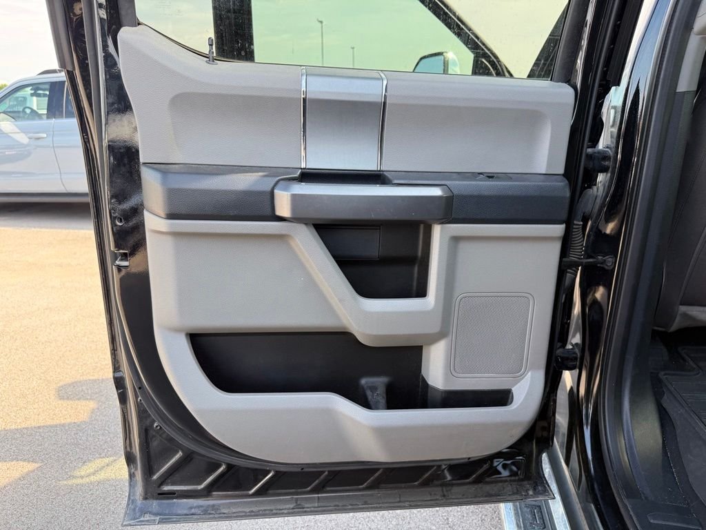 Used 2022 Agate Black Metallic Ford XLT image 9