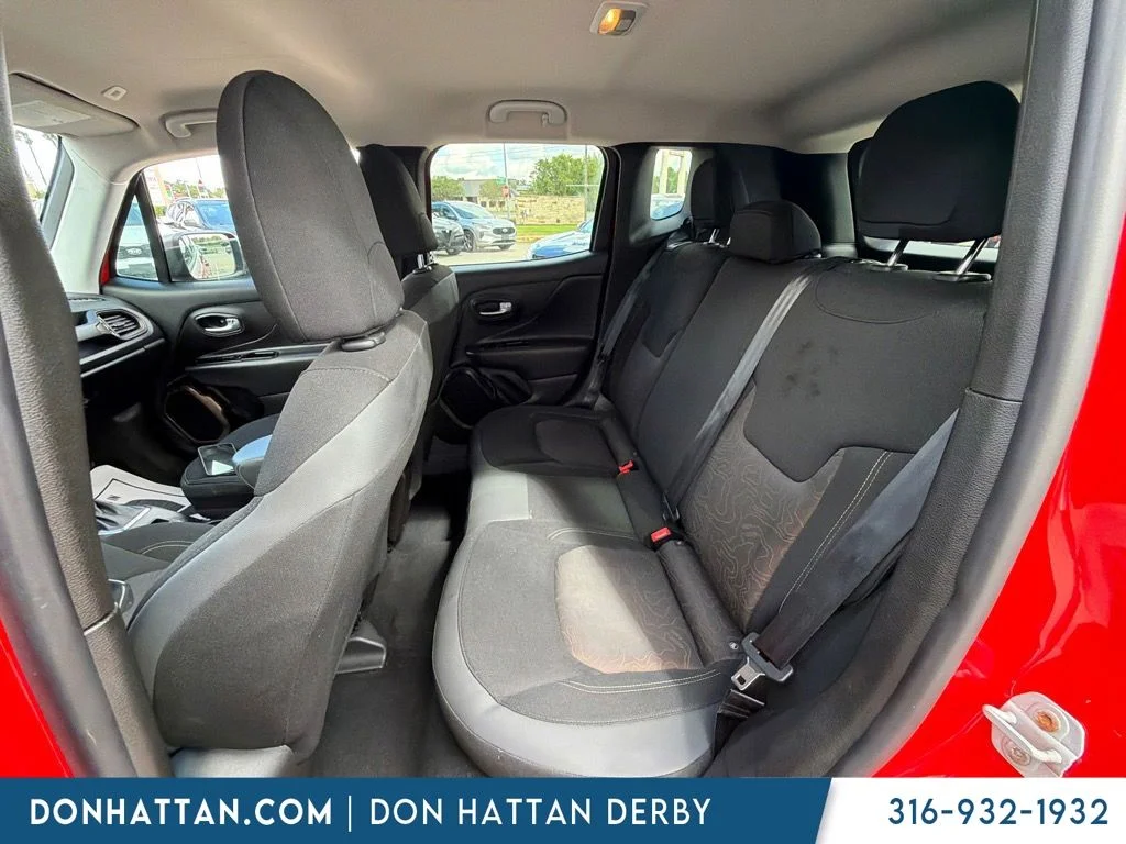 Used 2023 Red Jeep Latitude image 5