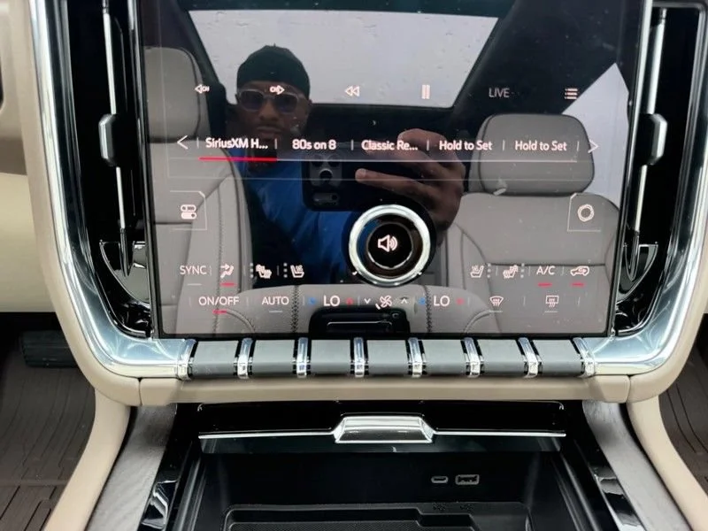 2026 GMC Yukon Denali - Photo 19