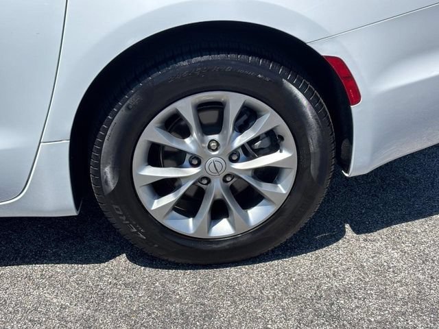 2026 Chrysler Pacifica Limited - Photo 9