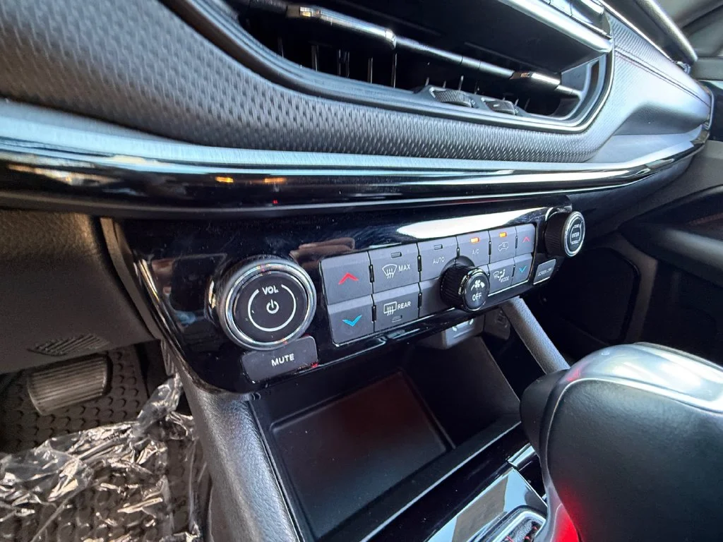 Used 2025 White Jeep Trailhawk image 23