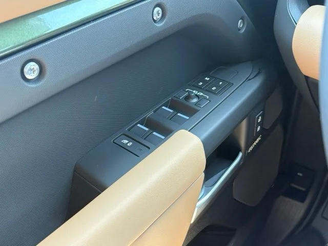 New 2026 Woolstone Green Land Rover X-Dynamic SE image 15