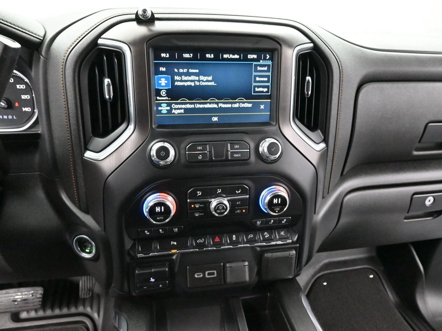 Used 2022 Summit White GMC AT4 image 22