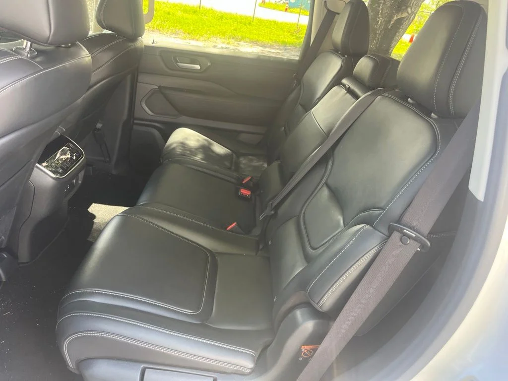 Used 2025 Aspen White Nissan SV image 12