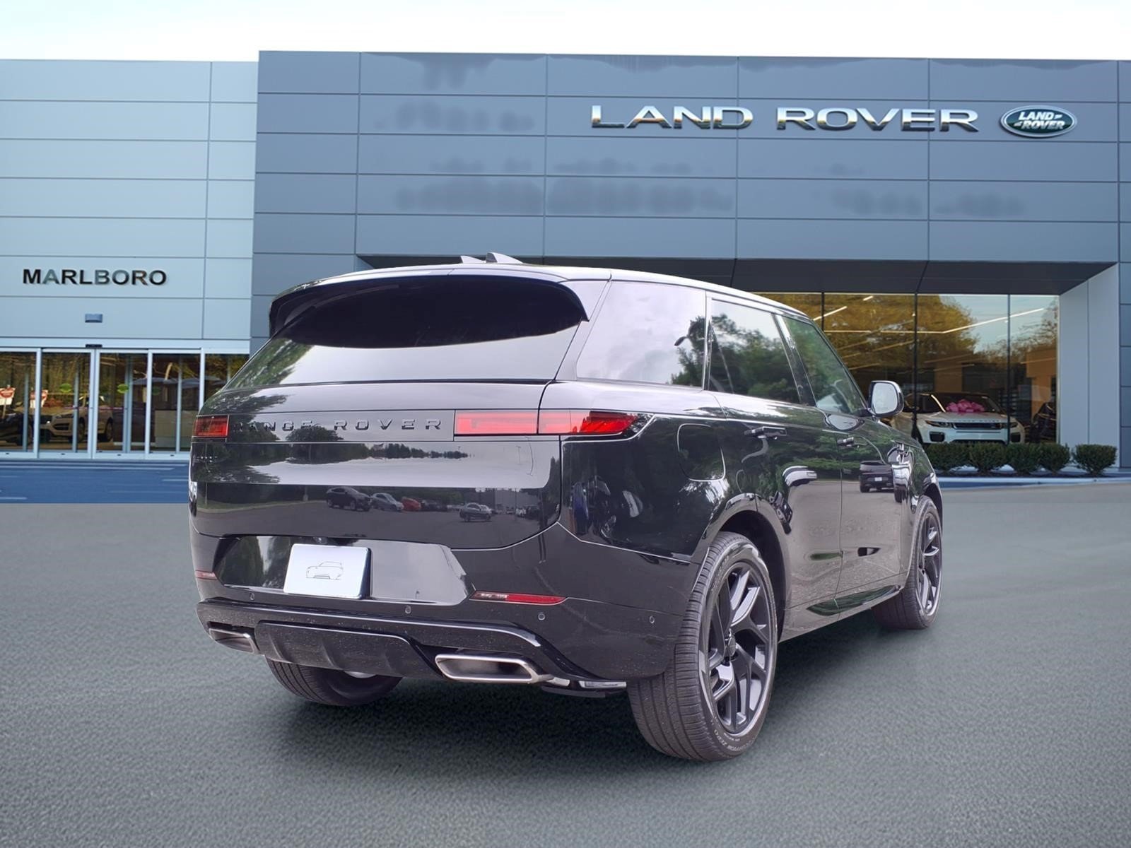 New 2026 Santorini Black LAND ROVER Dynamic SE image 2