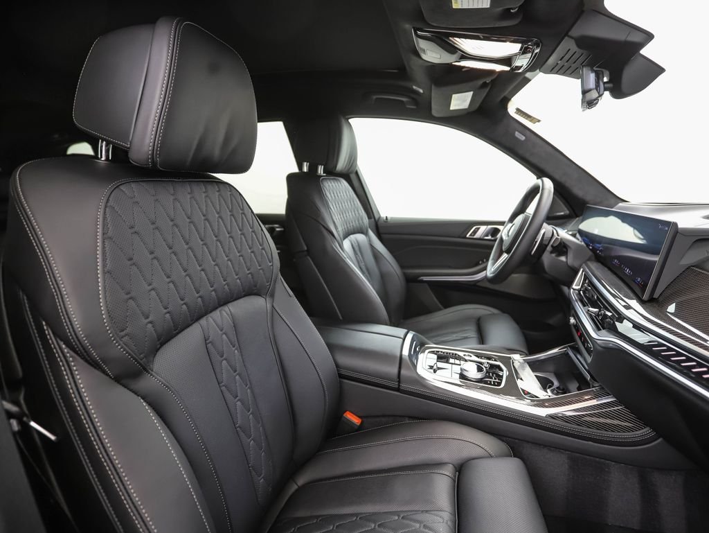 Used 2026 Black Sapphire Metallic BMW M60i image 39
