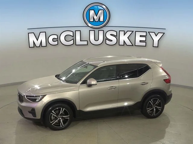 2024 Volvo XC40 B5 Core Dark AWD's photo