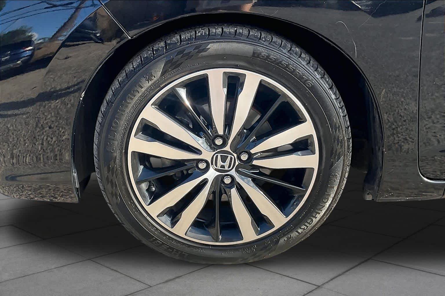 Used 2019 Crystal Black Pearl Honda EX image 10