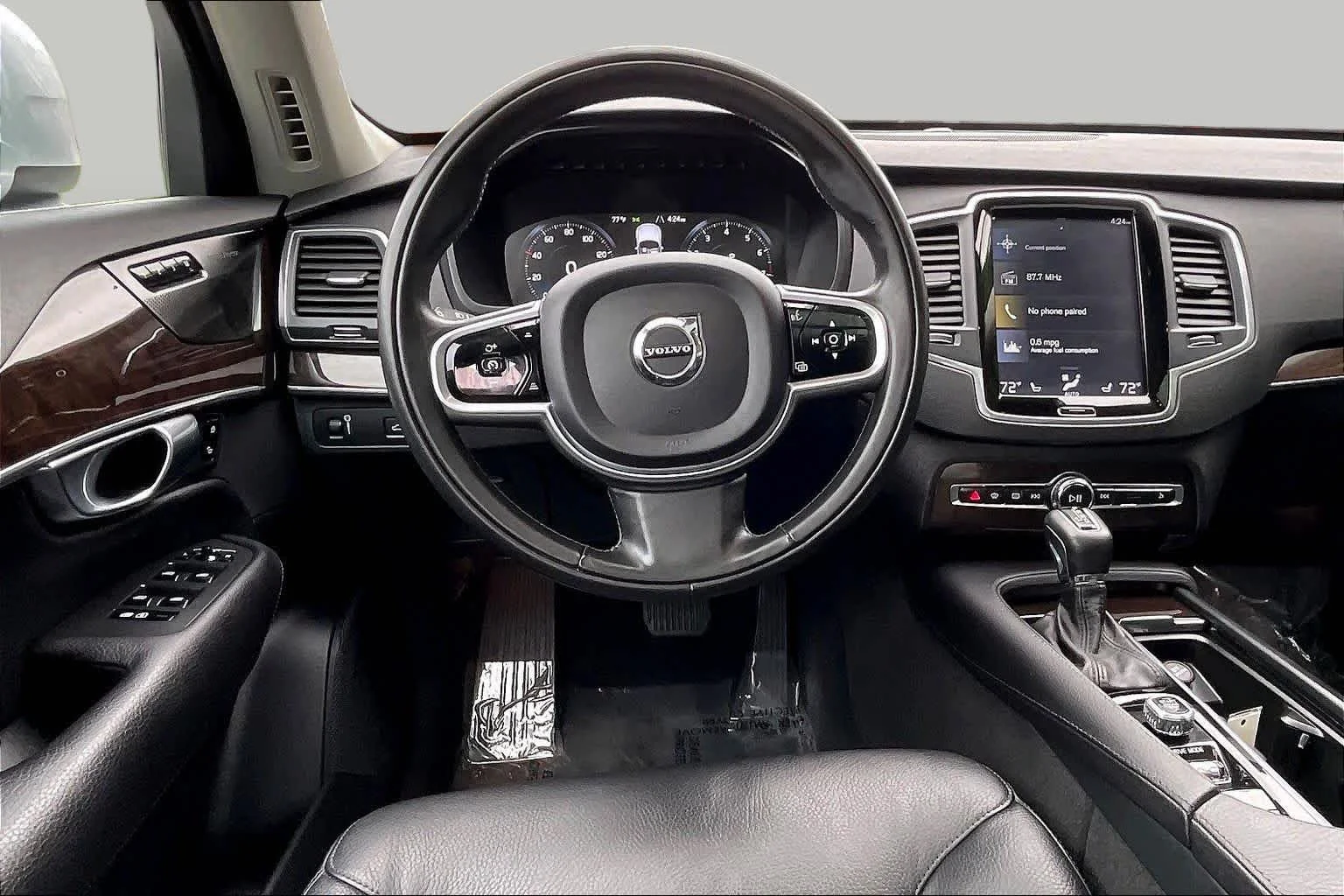 Used 2019 Bright Silver Metallic Volvo Momentum image 5