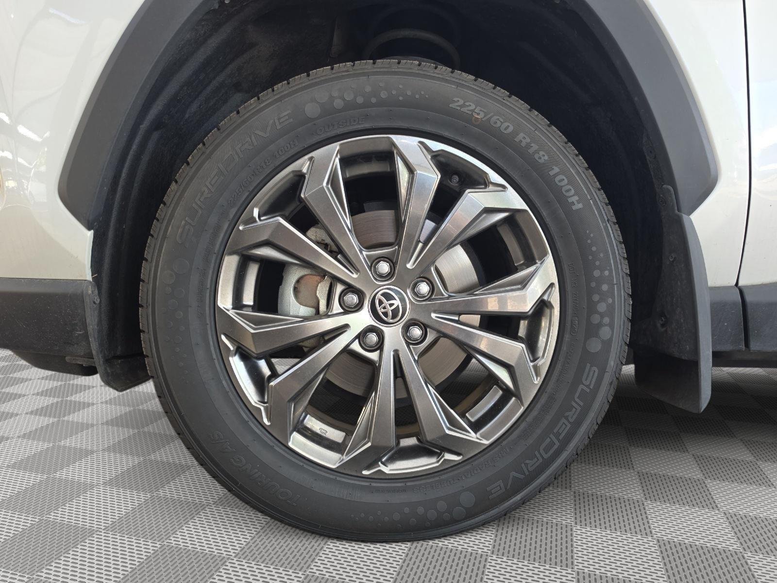 Used 2024 Wind Chill Pearl Toyota XLE Premium image 19
