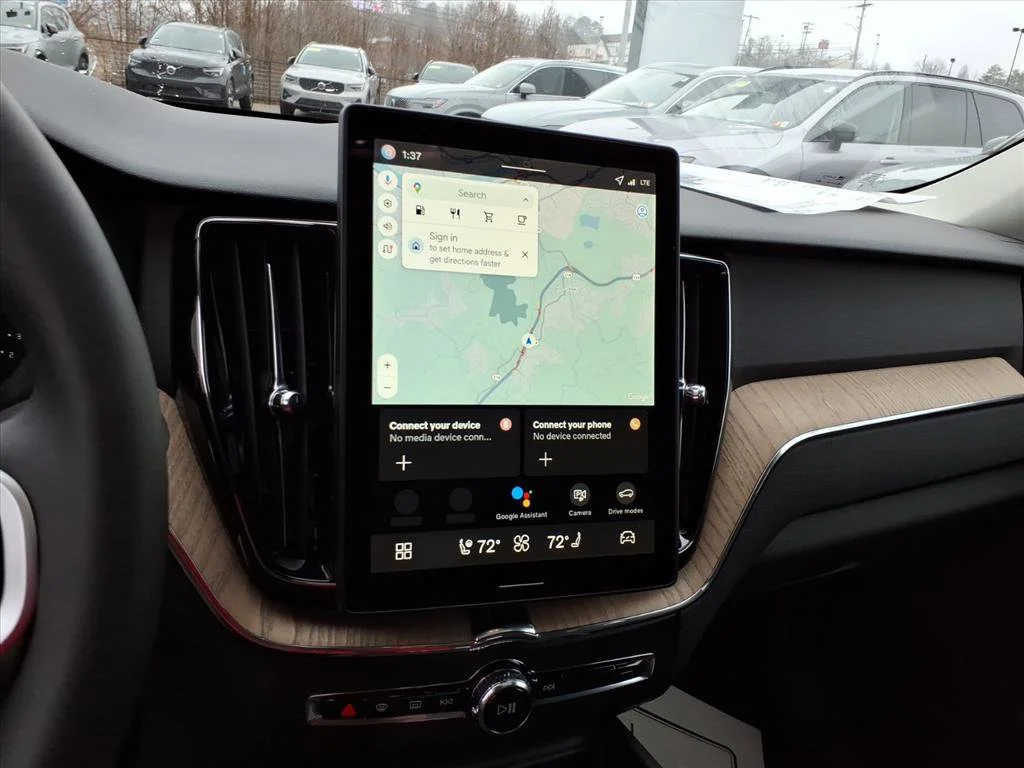 Used 2026 Onyx Black Metallic Volvo Plus image 18