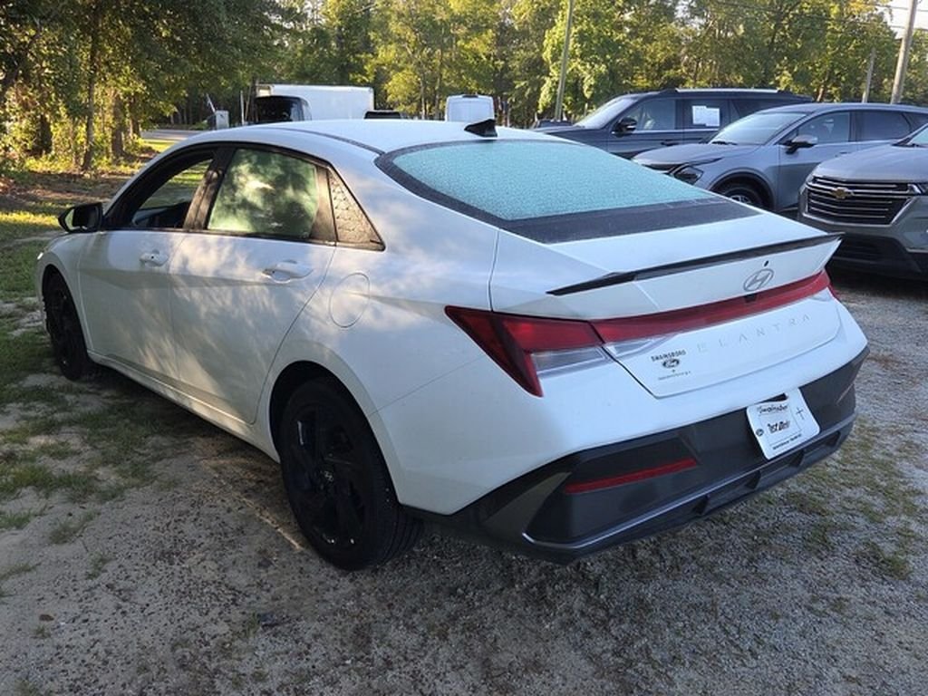 Used 2026 White Hyundai SEL Sport image 11