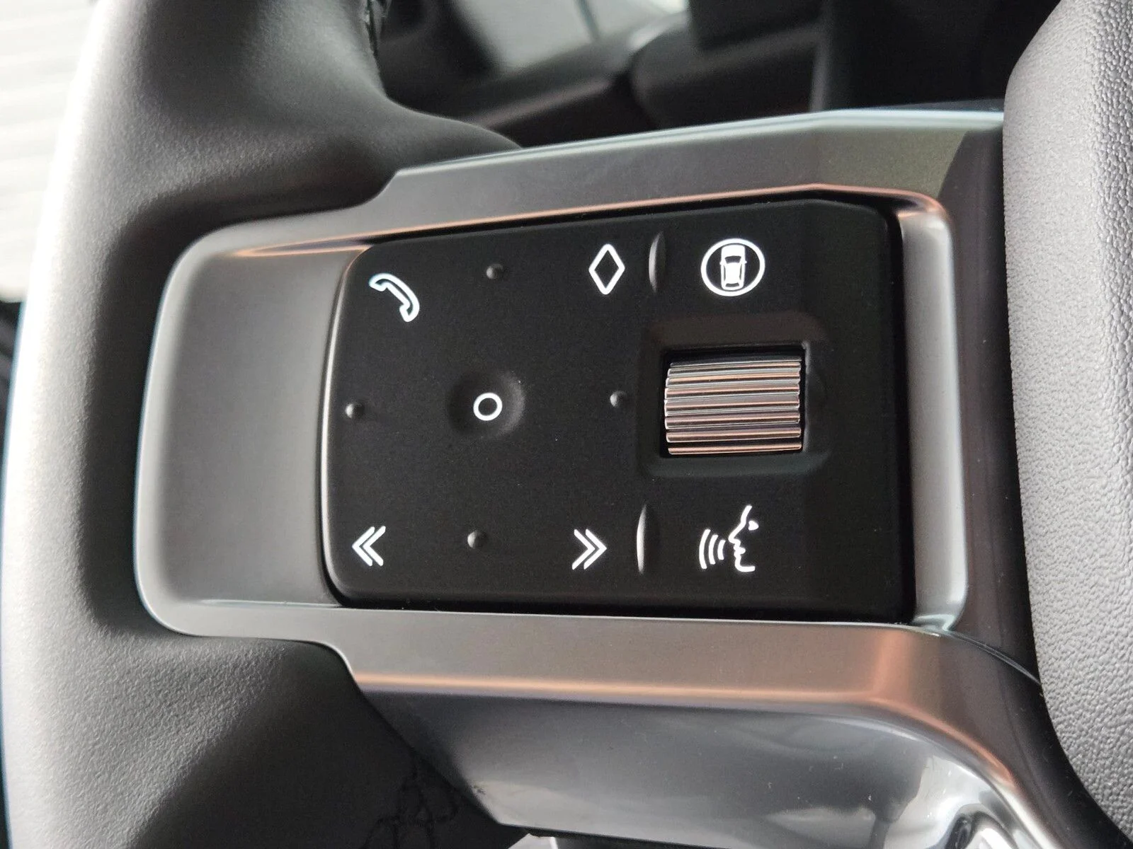 New 2026 Varesine Blue Land Rover Dynamic SE image 24