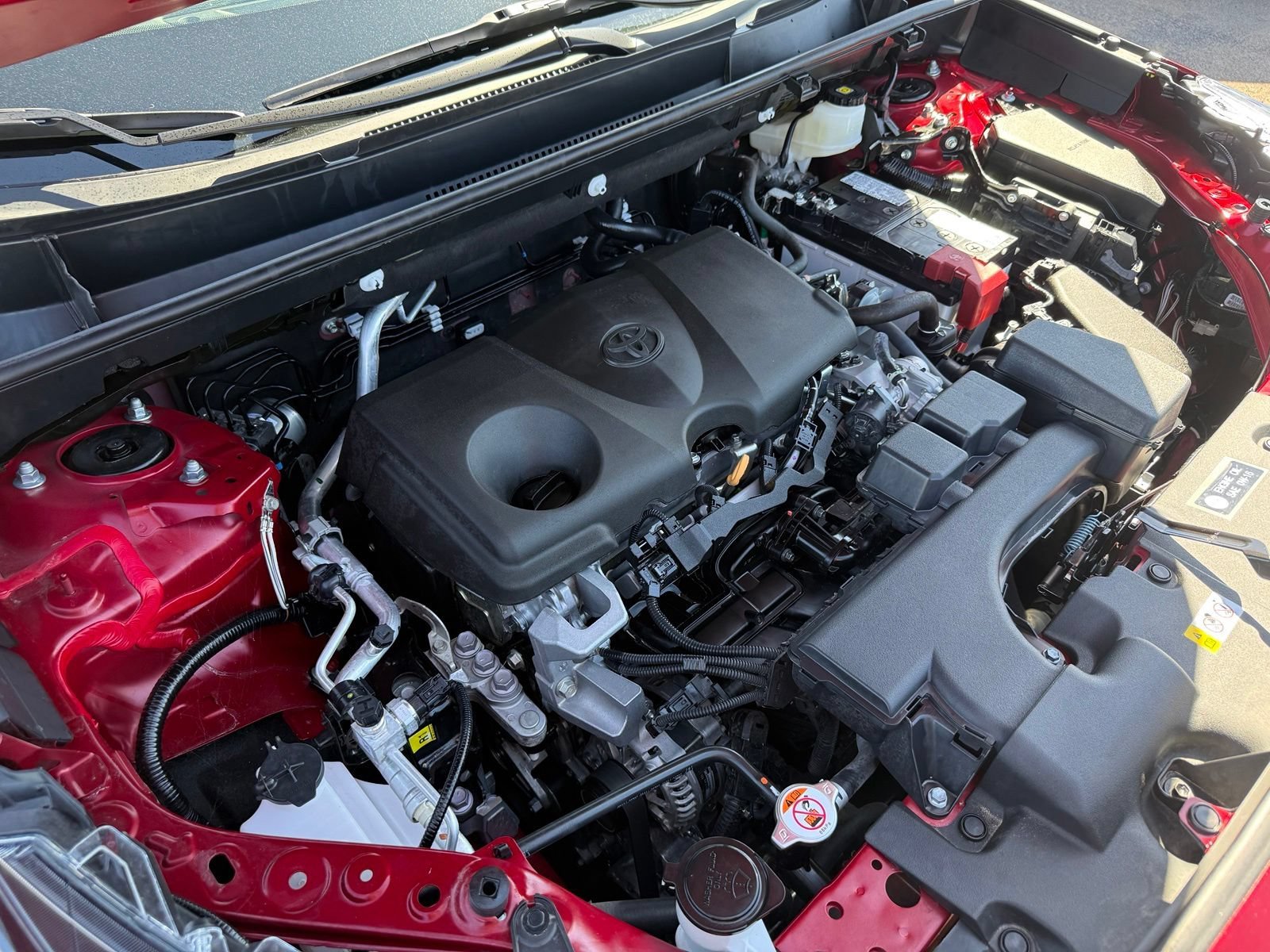 2025 Toyota RAV4 LE - Photo 39