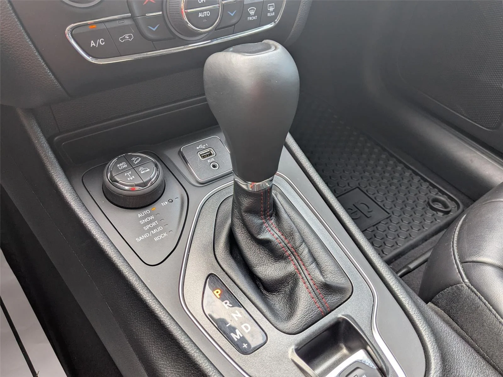 Used 2022 GRAY Jeep Trailhawk image 16