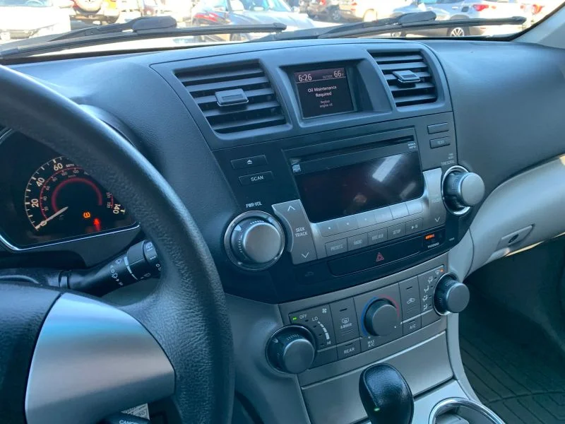 Used 2011 Silver Toyota Sport Utility 4D image 23