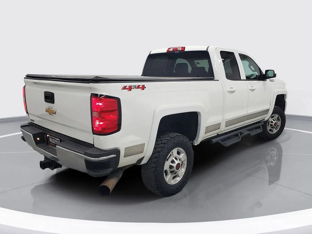 Used 2015 Summit White Chevrolet LT image 3
