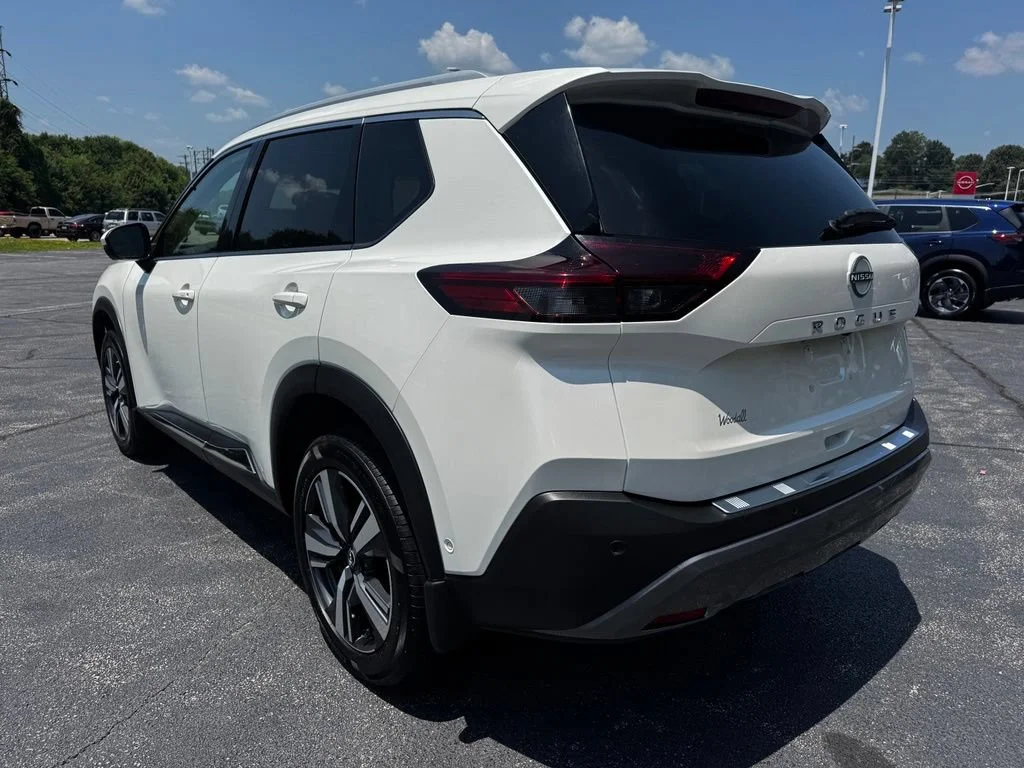 Used 2023 White Nissan SL image 5