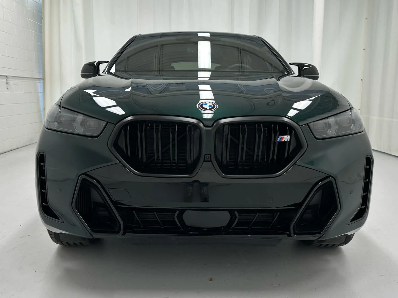 Used 2026 Oxford Green Metallic BMW M60i image 5