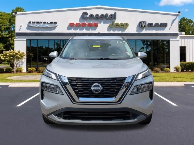 Used 2023 Gray Nissan SV image 9