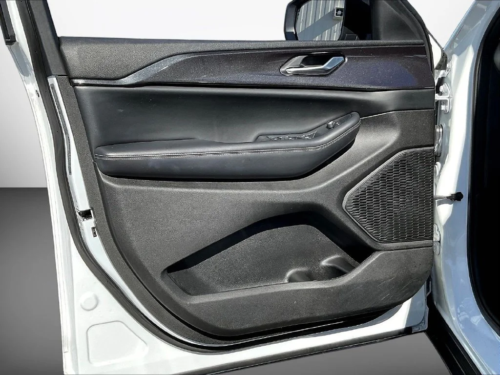 Used 2023 Bright White Clearcoat Jeep Laredo image 21