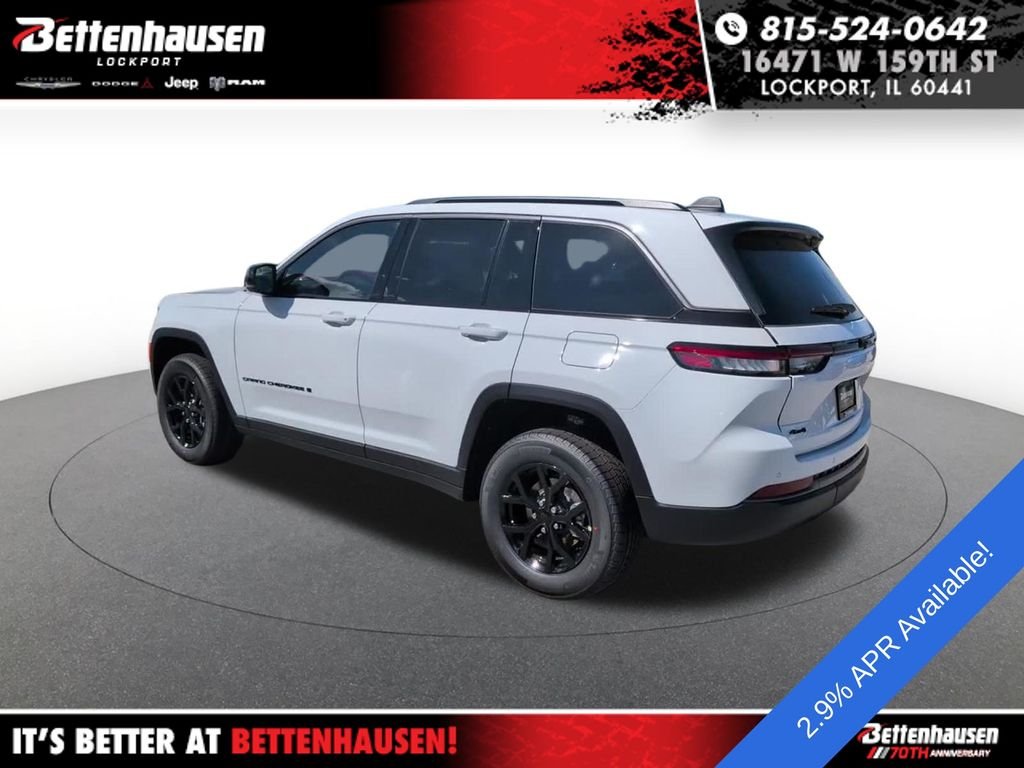 New 2026 White/off-white Jeep Laredo Altitude image 10