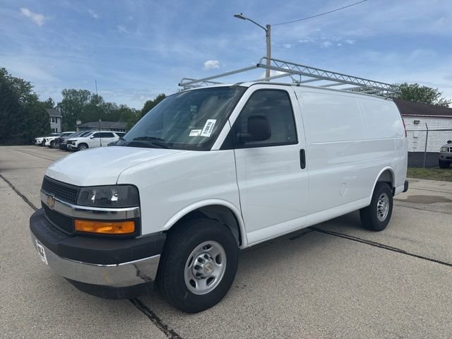 2026 Chevrolet Express 2500 Work Van HD's photo