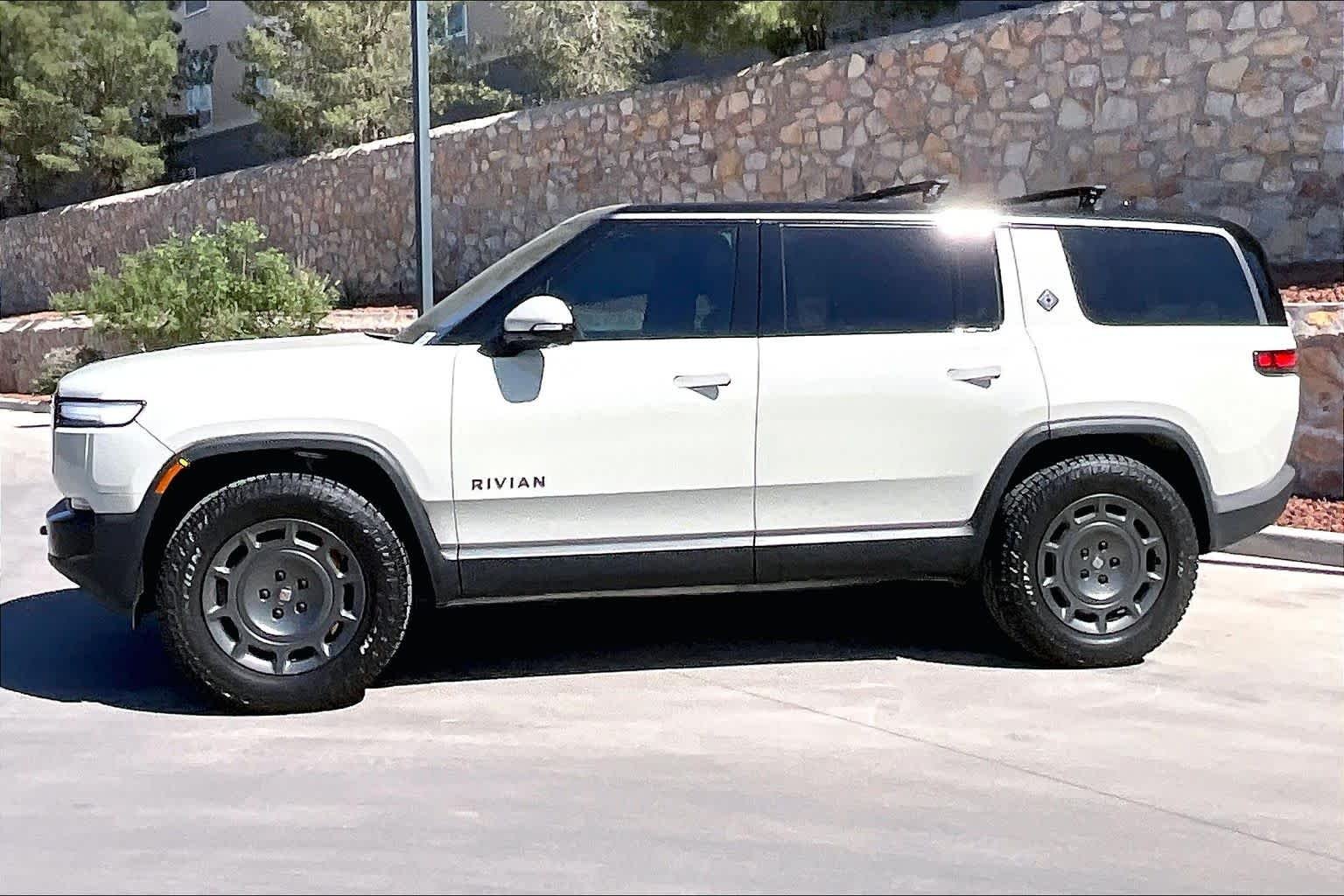 Used 2025 Rivian R1S Ascend with VIN 7PDSGCBA4SN069848 for sale in El Paso, TX
