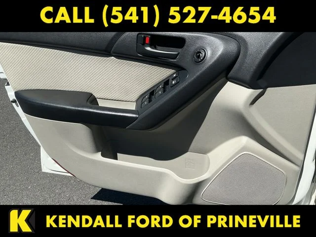 Used 2010 White Kia EX image 24