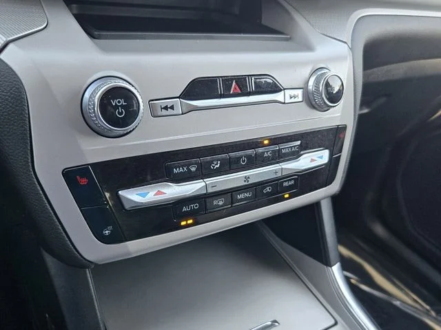 Used 2023 Silver Ford XLT image 18