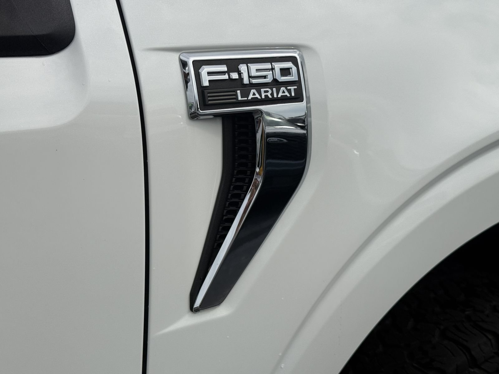Certified Used 2022 White Metallic Ford Lariat image 15