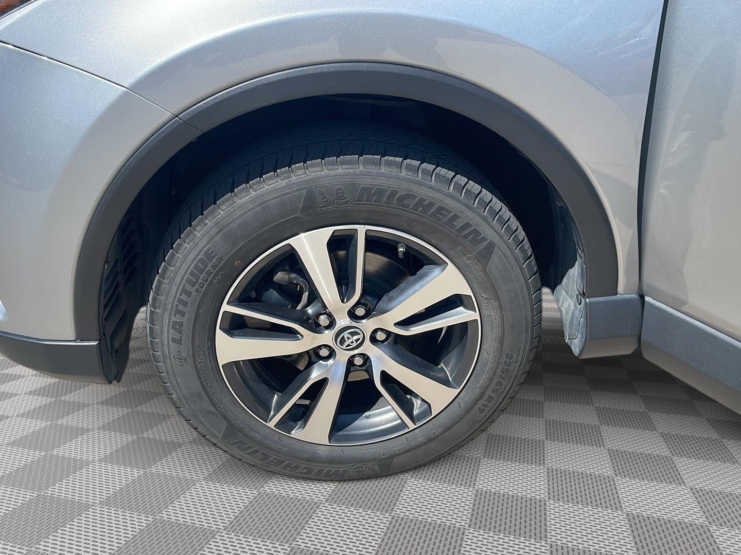 Used 2018 Silver Sky Metallic Toyota XLE image 23