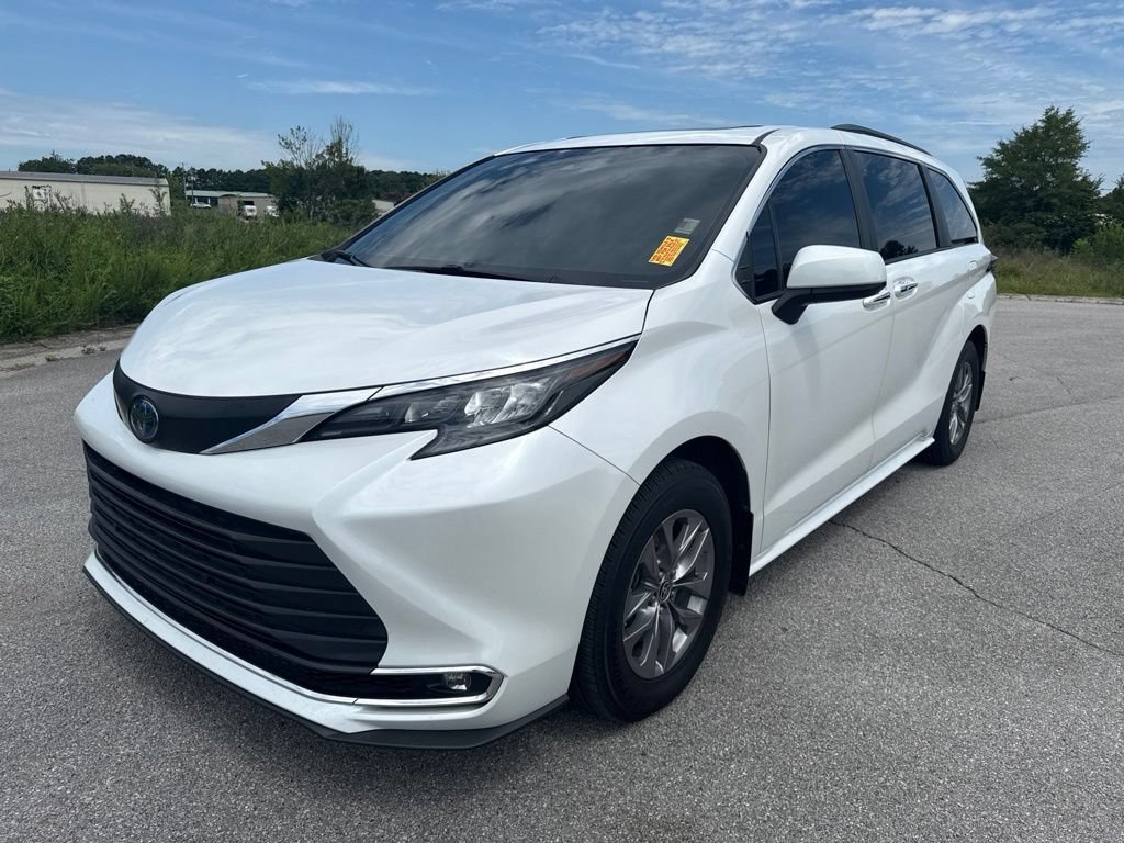 Used 2024 Wind Chill Pearl Toyota XLE image 1