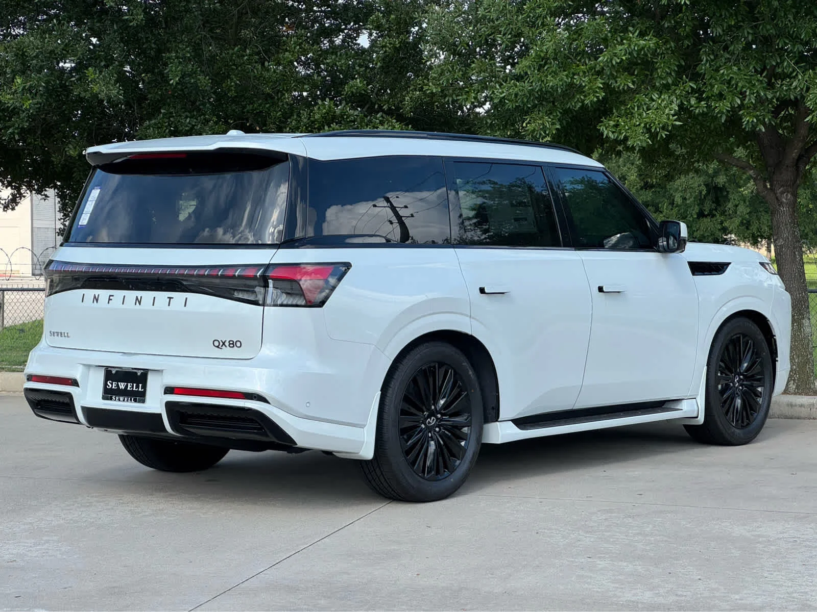New 2026 RADIANT WHITE INFINITI Luxe 2WD image 3