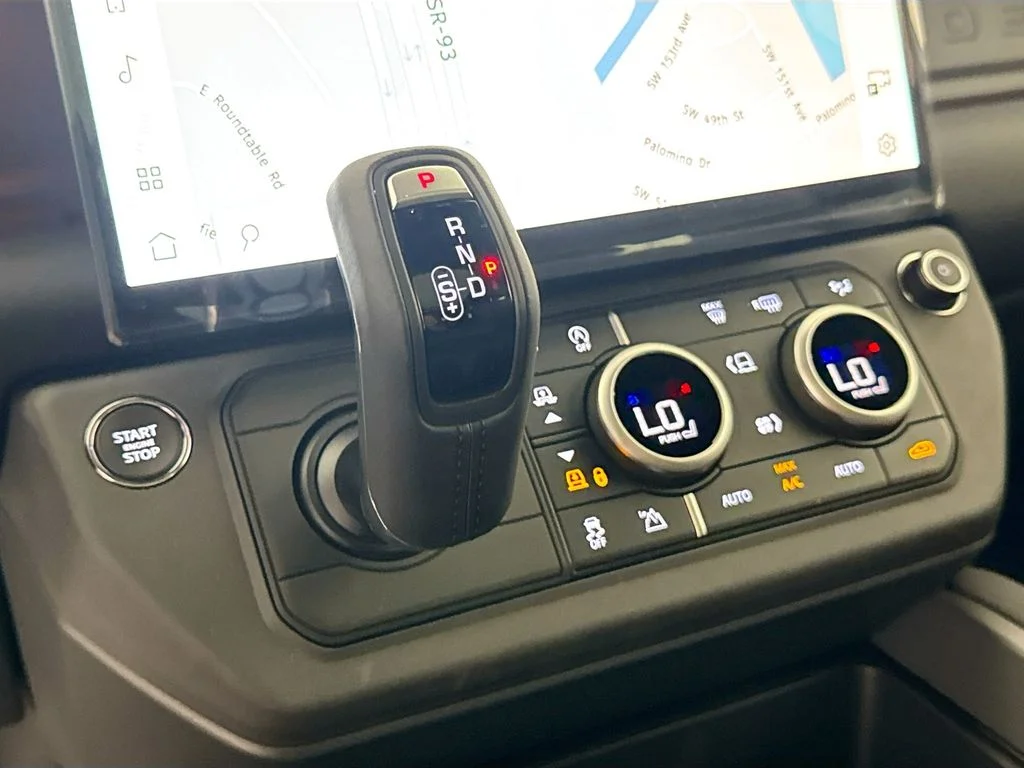 New 2026 Fuji White Land Rover X-Dynamic SE image 17