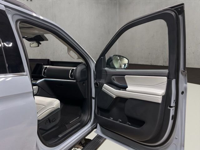 Used 2025 Gray Ford Platinum image 19