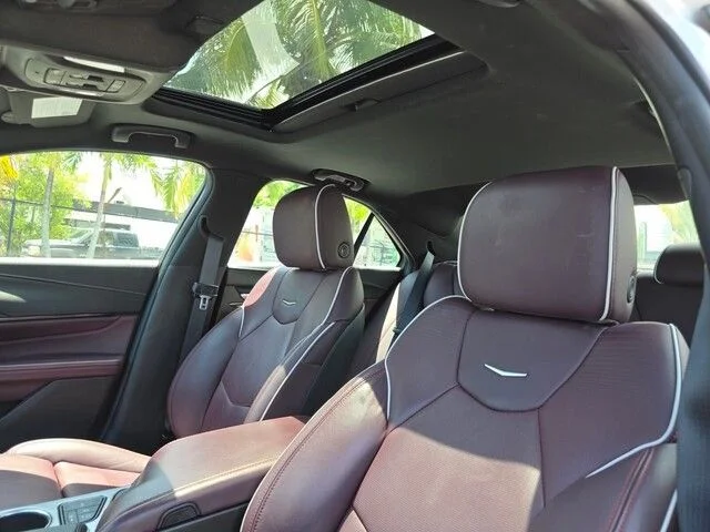 Used 2022 White Cadillac Sport image 20