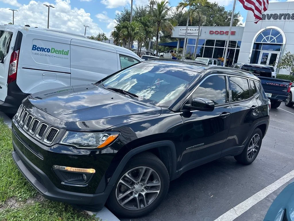 Used 2019 Black Jeep  image 1