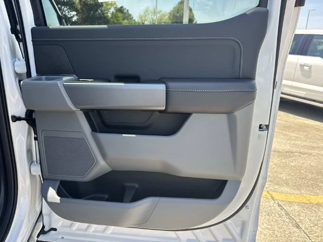 New 2026 Oxford White Ford XLT image 13
