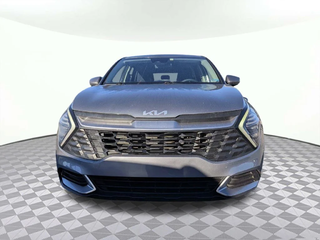 Certified Used 2025 Steel Gray Kia LX image 6