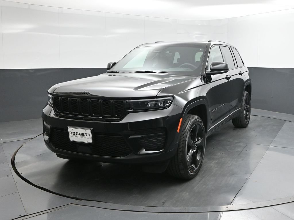 New 2025 Diamond Black Crystal Pearl-Coat Exterior Paint Jeep Altitude X image 30