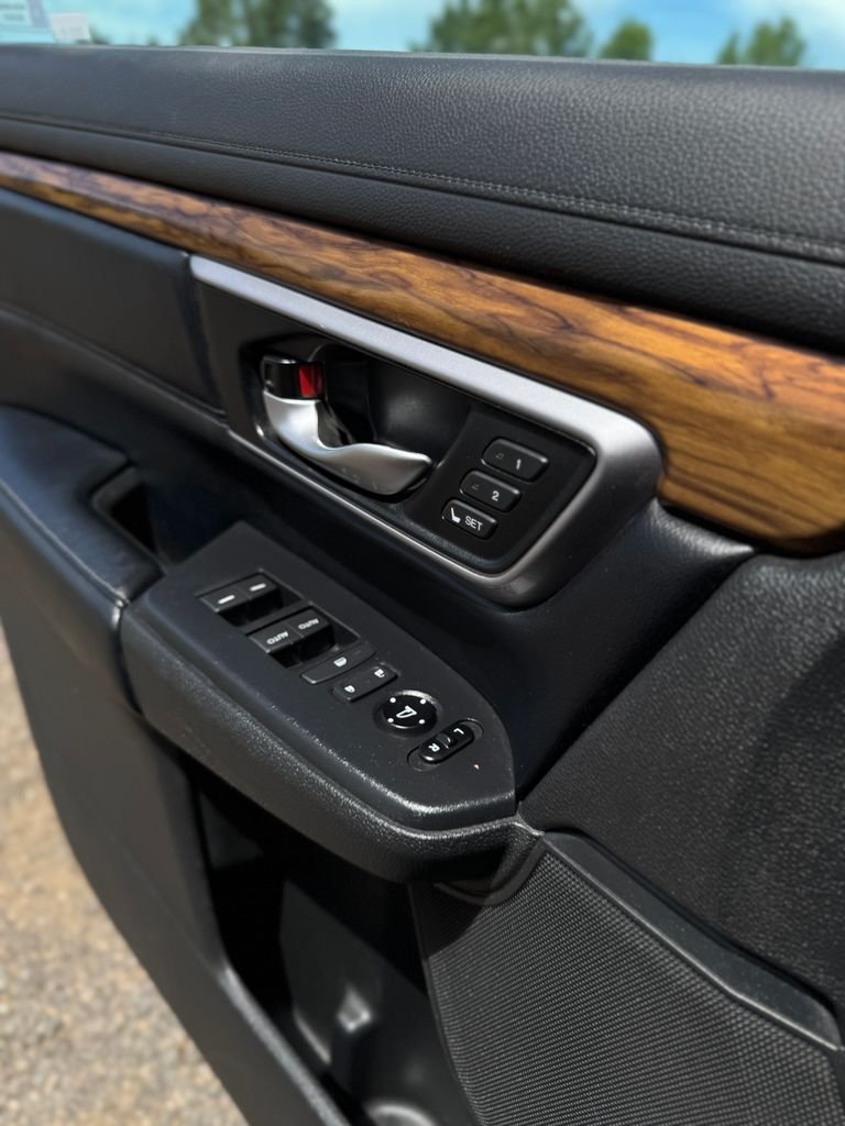 Used 2017 Dark Olive Metallic Honda Touring image 34
