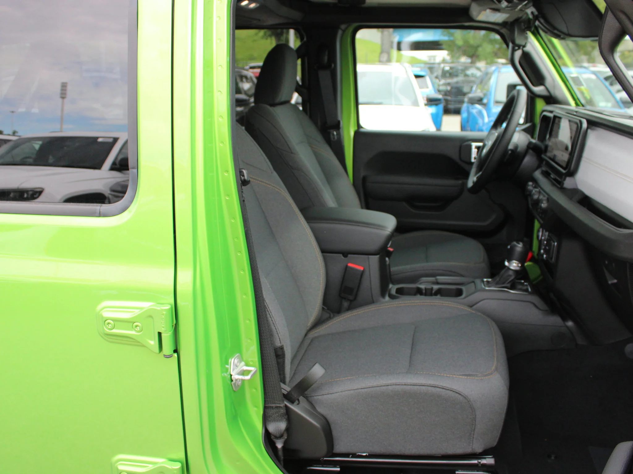 Used 2025 mojito Jeep Sport S* 4 Door 4x4, Remote Start, Heated Seats/Wheel, Alpine Audio image 12