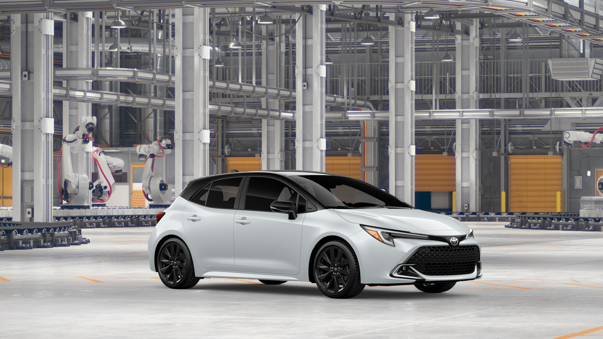 New 2027 Wind Chill Pearl with Black roof Toyota XSE image 14