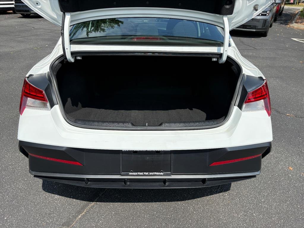 2025 Hyundai Elantra SEL - Photo 23