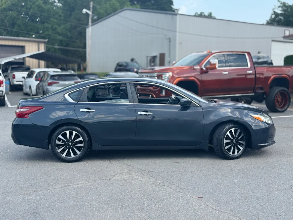 Used 2018 Storm Blue Nissan 2.5 SV image 8